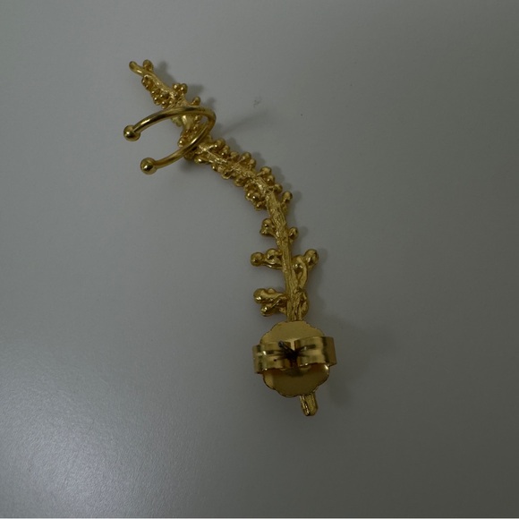 New Golden Ivy Ear Cuff - Picture 9 of 11